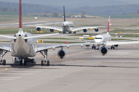stockimage-zurich-airplane-in-a-row.jpg