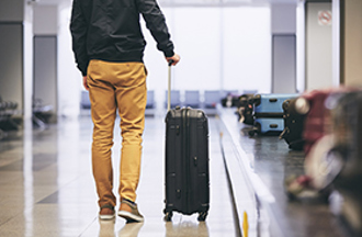 airport-baggage-man.jpg