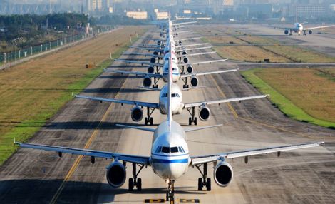 GettyImages-1059950920 - planes line rsz.jpg