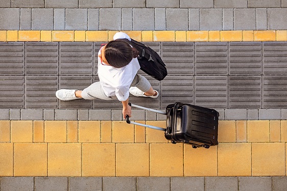 walk_with_bag.jpg